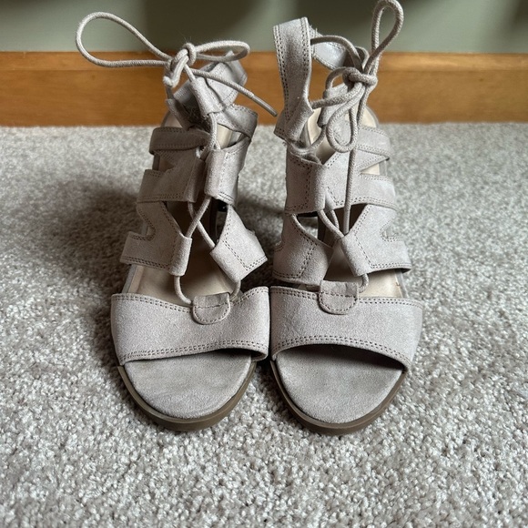Simply Vera Vera Wang Taupe Heeled Sandals - Picture 2 of 5